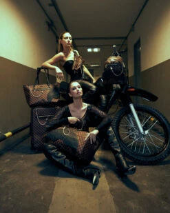 SPRAYGROUND HENNY LOCK SHARKS IN PARIS CARGO CROSSBODY 20 SPRAYGROUND HENNY LOCK SHARKS IN PARIS CARGO CROSSBODY -Spray Ground B4341 5 1