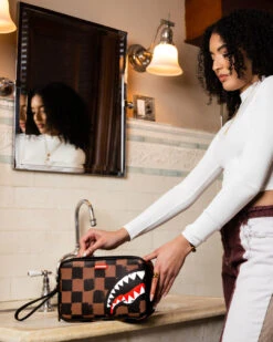 SPRAYGROUND SHARKS IN PARIS VANQUISH TOILETRY BAG 11 SPRAYGROUND SHARKS IN PARIS VANQUISH TOILETRY BAG -Spray Ground B5354 2 1