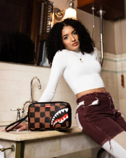 SPRAYGROUND SHARKS IN PARIS VANQUISH TOILETRY BAG 13 SPRAYGROUND SHARKS IN PARIS VANQUISH TOILETRY BAG -Spray Ground B5354 3 1