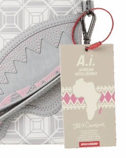 SPRAYGROUND A.I.8 AFRICAN INTELLIGENCE BOOKED & BUSY CROSSOVER CLUTCH 17 SPRAYGROUND A.I.8 AFRICAN INTELLIGENCE BOOKED & BUSY CROSSOVER CLUTCH -Spray Ground B5557 T