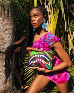 SPRAYGROUND SHARKS IN PARIS CITY STREAKS CROSSOVER CLUTCH -Spray Ground B5583 3 1