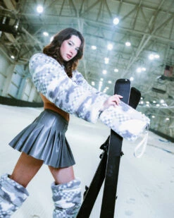 SPRAYGROUND 3AM PLUSH SWISS ALPS CROSSOVER CLUTCH -Spray Ground B5756 2 1